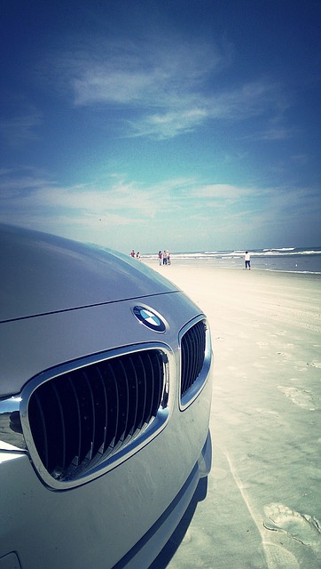 BMW am Strand.